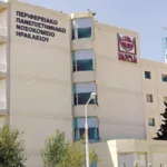 Ηράκλειο: Την παρέσυρε με τα παιδιά στο αυτοκίνητο - Δίωξη στον σύζυγο της 27χρονης μητέρας