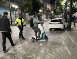 Τα ηλεκτρικά πατίνια στο στόχαστρο της Τροχαίας: Παραβατική συμπεριφορά ένας στους τρεις οδηγούς