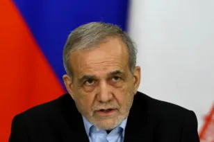 Ιράν: Ο Πεζεσκιάν λέει ότι συναντήθηκε με τον Μοτζτάμπα Χαμενεΐ