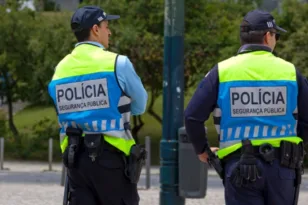Πορτογαλία: Συνελήφθη μητέρα που εγκατέλειψε τα παιδιά της, τους έδεσε τα μάτια και τους άφησε στον δρόμο
