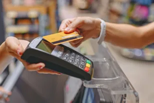 Το νέο κόλπο με τα POS που βάζει στο μικροσκόπιο η ΑΑΔΕ – Ποιοι κινδυνεύουν με βαριά πρόστιμα