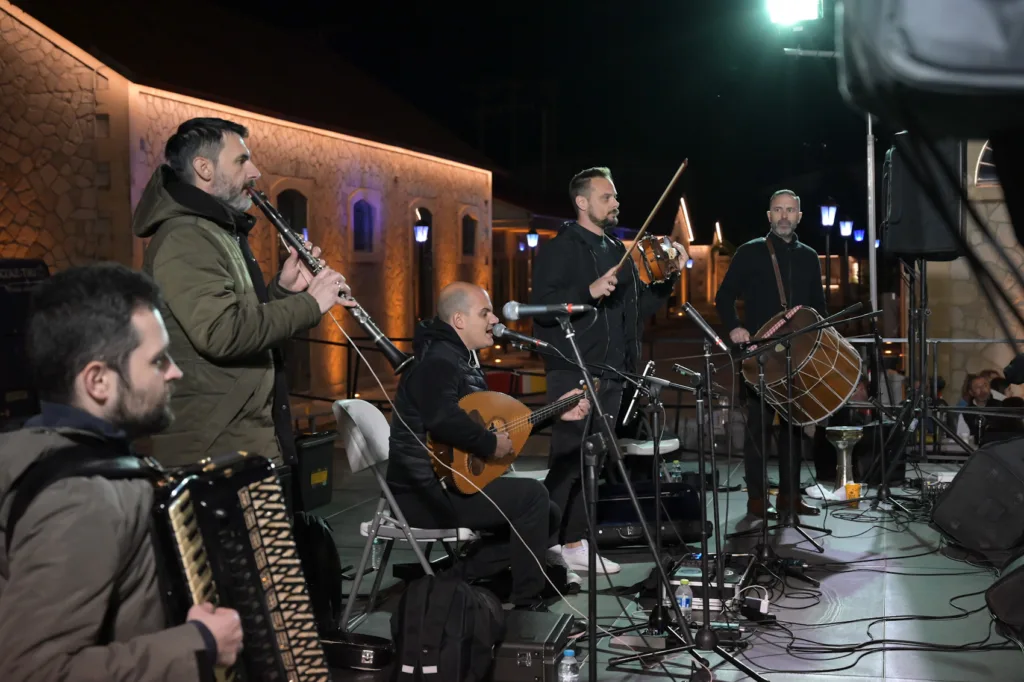 Πάτρα: Με παραδοσιακό γλέντι στα Παλαιά Σφαγεία έπεσε η αυλαία της Πρωτομαγιάς