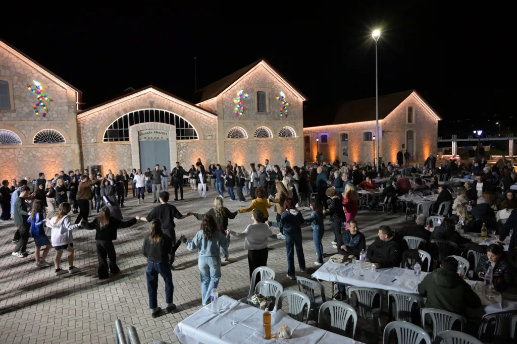 Πάτρα: Με παραδοσιακό γλέντι στα Παλαιά Σφαγεία έπεσε η αυλαία της Πρωτομαγιάς