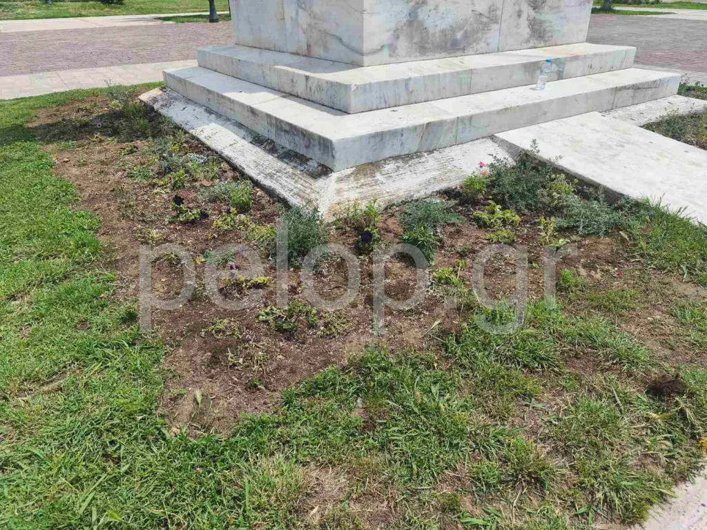 Πάτρα: Δεν μας αρέσει το ωραίο - Διέλυσαν τα λουλούδια στην πλατεία Υψηλών Αλωνίων ΦΩΤΟ