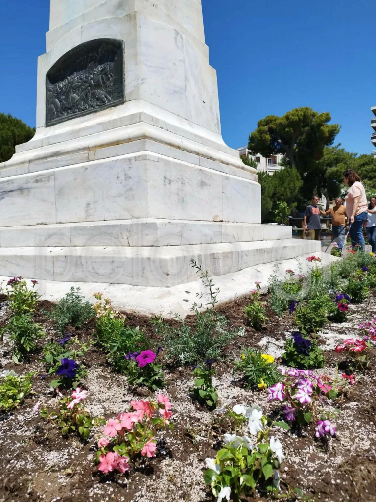 Πάτρα: Δεν μας αρέσει το ωραίο - Διέλυσαν τα λουλούδια στην πλατεία Υψηλών Αλωνίων ΦΩΤΟ