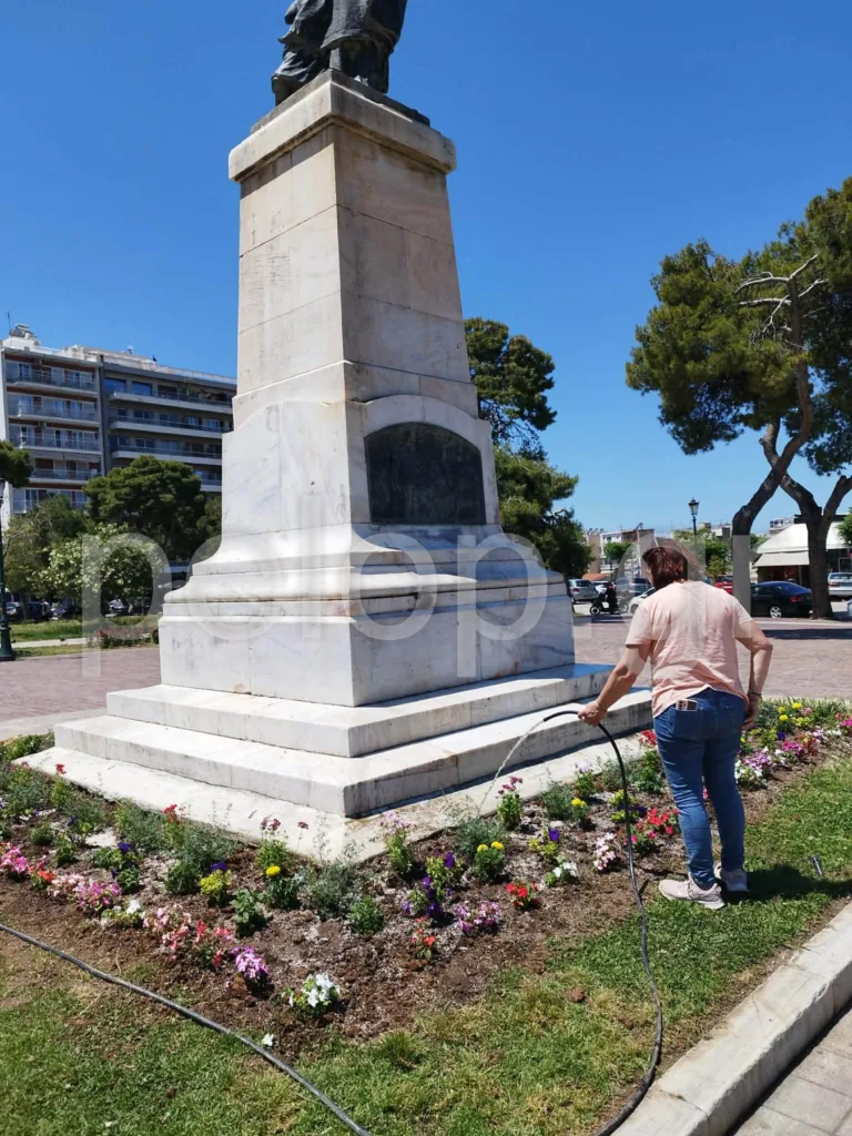Πάτρα: Δεν μας αρέσει το ωραίο - Διέλυσαν τα λουλούδια στην πλατεία Υψηλών Αλωνίων ΦΩΤΟ