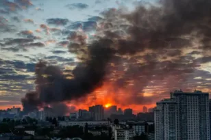 Μαζικά ρωσικά πλήγματα στην Ουκρανία – Νύχτα τρόμου στο Κίεβο με νεκρούς και δεκάδες τραυματίες