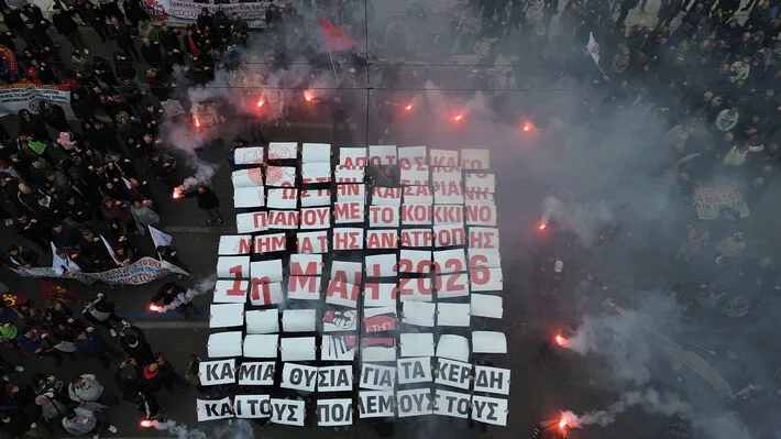 Μαζική συγκέντρωση στο Σύνταγμα για την Πρωτομαγιά – Μηνύματα συνέχισης των αγώνων