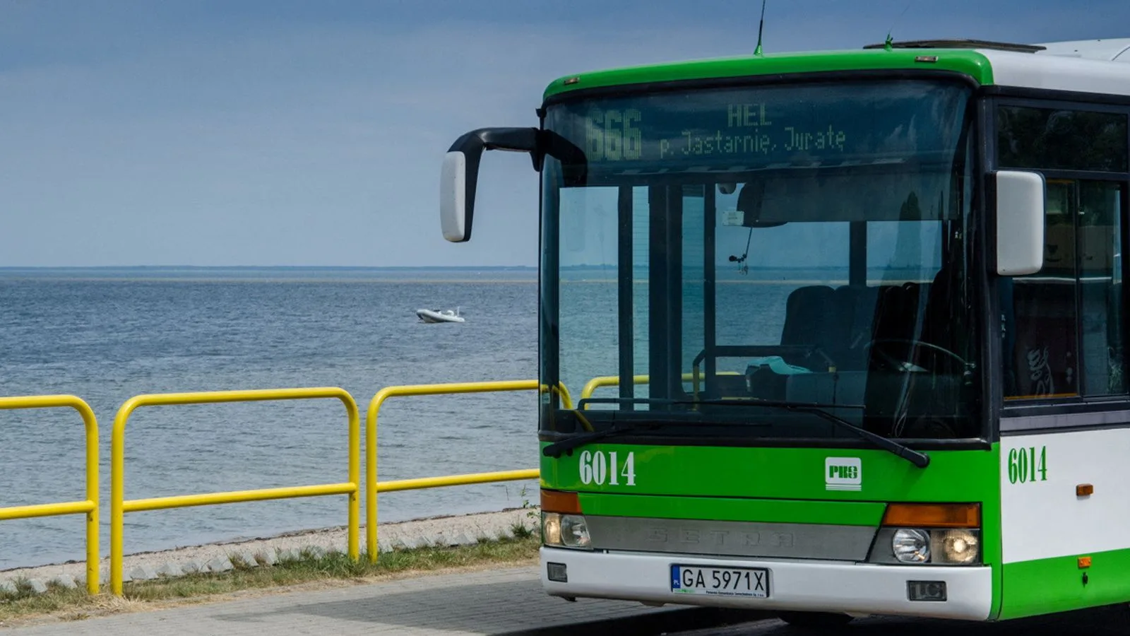 Λεωφορείο της FlixBus στην Πολωνία με αριθμό 666 και προορισμό το Χελ, τη viral γραμμή που έγινε γνωστή ως λεωφορείο για την κόλαση