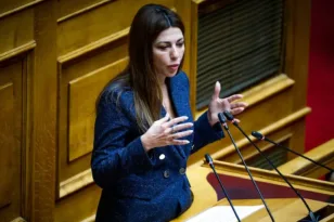 Φοιτητικές εστίες: 10.000 νέες κλίνες σε πέντε χρόνια ανακοίνωσε η Ζαχαράκη