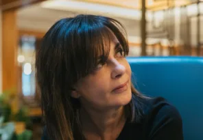 Η Ερση Σωτηροπούλου στην «Π»: Μια περιπέτεια γραφής με στοιχεία παράτολμου ταξιδιού
