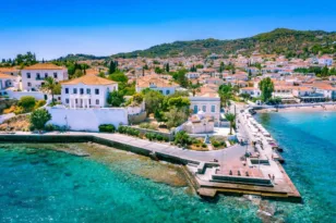 Σπέτσες: Το αρχοντικό νησί, τι να δείτε