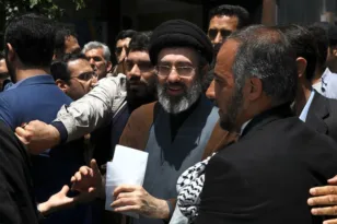 Ιράν: Ο άφαντος Χαμενεΐ, οι μυστικές επαφές και το θολό κέντρο εξουσίας στην Τεχεράνη