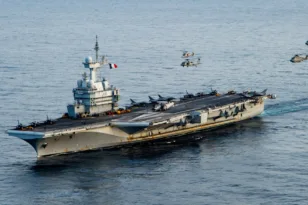 Charles de Gaulle: Το γαλλικό αεροπλανοφόρο κοντά στον Κόλπο εν μέσω έντασης στο Ορμούζ