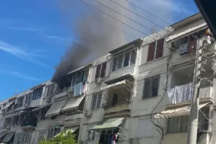 Ταύρος: Φωτιά σε διαμέρισμα τρίτου ορόφου – Πυκνοί καπνοί από το σπίτι