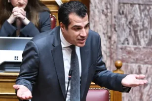Άγρια κόντρα στη Βουλή για το Μεταναστευτικό – Οι αιχμές Πλεύρη και το νέο αυστηρό πλαίσιο