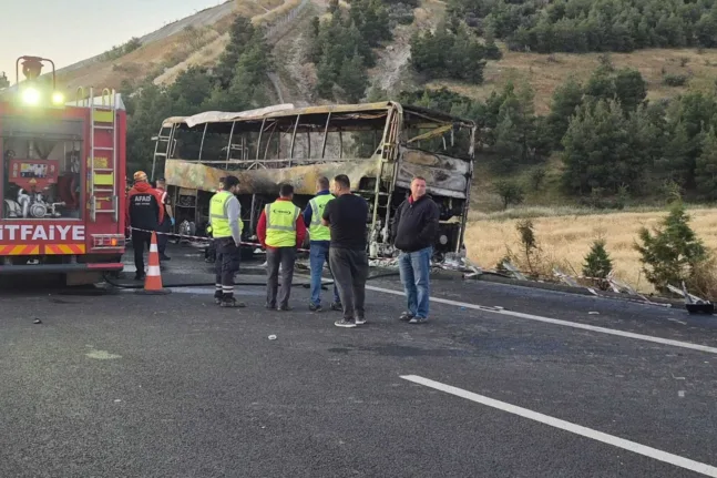 Τραγωδία στην Τουρκία: 8 νεκροί σε τροχαίο, παγιδεύτηκαν στην έξοδο του φλεγόμενου λεωφορείου
