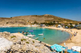 Πρώτο καλοκαιρινό ταξίδι: 6 μέρη στην Ελλάδα για θάλασσα, βόλτες και χαλάρωση
