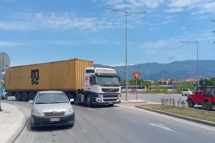 Σοβαρό τροχαίο στο Βόλο: Νταλίκα παρέσυρε πεζή