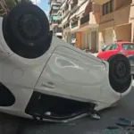 Τροχαίο με ανατροπή αυτοκινήτου στον Πειραιά, εγκλωβίστηκε οδηγός