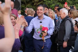 Τσίπρας από το Χαλάνδρι: Δείχνει Ιούνιο για νέο κόμμα και ανεβάζει τους τόνους κατά Μητσοτάκη