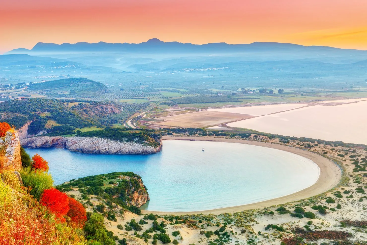 Road trip στην Πελοπόννησο: Οι διαδρομές που αξίζουν κάθε χιλιόμετρο road trip στην Πελοπόννησο με στάση στη Βοϊδοκοιλιά και την Πύλο
