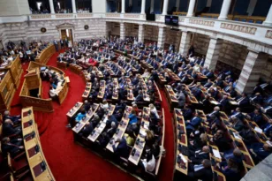 Βουλή: Απορρίφθηκε η πρόταση του ΠΑΣΟΚ για εξεταστική επιτροπή για τις υποκλοπές