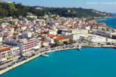 Ζάκυνθος: Εργαζόμενη τραυματίστηκε όταν το μηχανάκι της «δίπλωσε» στη σκαμμένη λωρίδα οπτικής ίνας, ΒΙΝΤΕΟ
