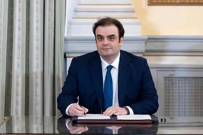 Πιερρακάκης στο Παρίσι: Οι επαφές στον ΟΟΣΑ και το μήνυμα για την ευρωπαϊκή οικονομία