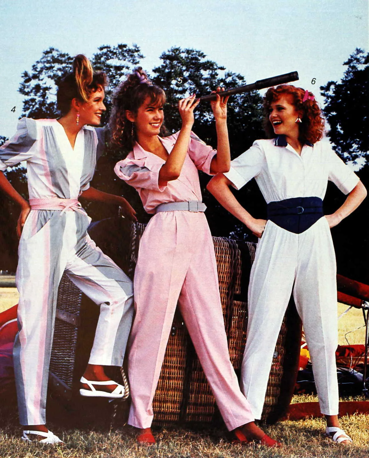 Τα χειρότερα fashion trends ανά δεκαετία που έγιναν τελικά κομμάτι της νοσταλγίας μας Τα χειρότερα fashion trends ανά δεκαετία που έγιναν τελικά κομμάτι της νοσταλγίας μας