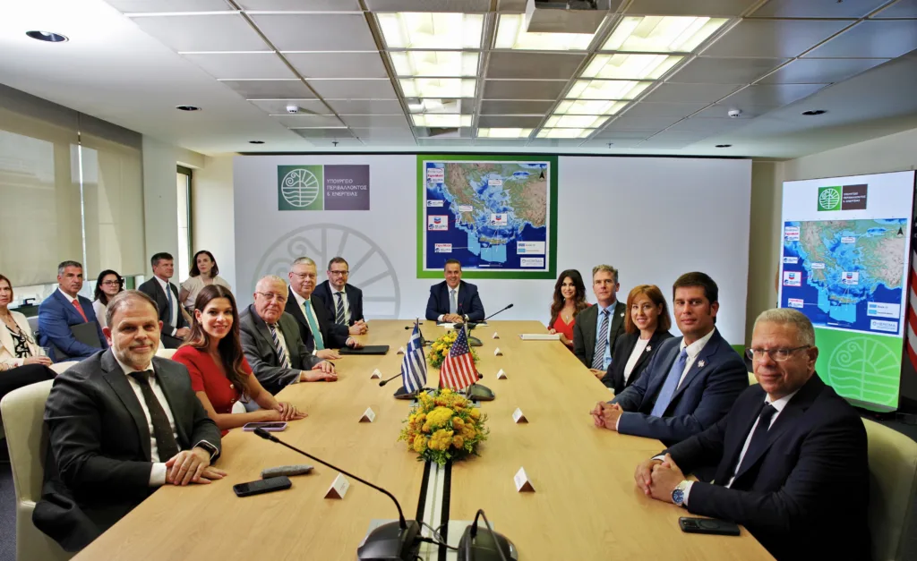 Η HELLENiQ ENERGY επεκτείνει τη στρατηγική συνεργασία της με τη Chevron και στο “Block 10” Η HELLENiQ ENERGY επεκτείνει τη στρατηγική συνεργασία της με τη Chevron και στο “Block 10”