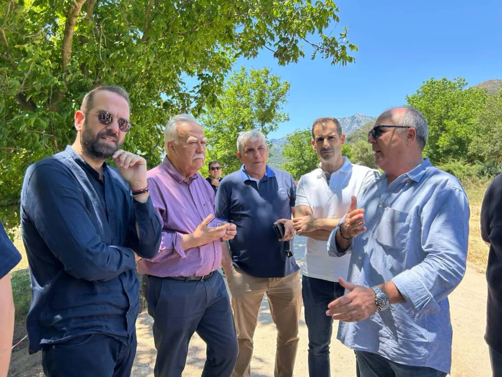 Εργα οδικής ασφάλειας και αντιπλημμυρικής θωράκισης επόπτευσε ο Φαρμάκης στα Καλάβρυτα