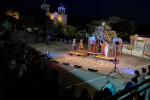 Το Άρμα Θέσπιδος του ΔΗ.ΠΕ.ΘΕ. Πάτρας συνεχίζει την καλοκαιρινή του περιοδεία με τον Επιθεωρητή του Νικολάι Γκόγκολ