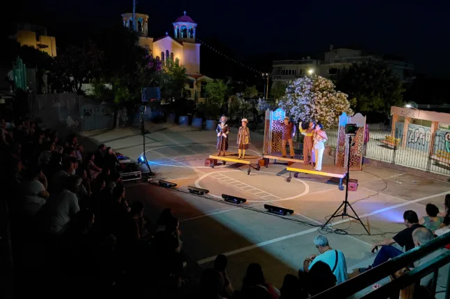 Το Άρμα Θέσπιδος του ΔΗ.ΠΕ.ΘΕ. Πάτρας συνεχίζει την καλοκαιρινή του περιοδεία με τον Επιθεωρητή του Νικολάι Γκόγκολ