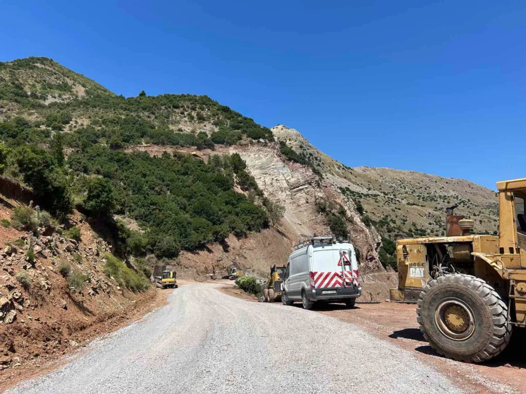 Εργα οδικής ασφάλειας και αντιπλημμυρικής θωράκισης επόπτευσε ο Φαρμάκης στα Καλάβρυτα