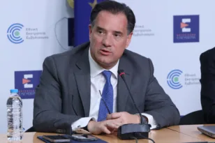 Άδωνις Γεωργιάδης κατά Τσίπρα: Επιμένει για «χρήματα» στους Ποινικούς Κώδικες – «Δεν έχει δώσει εξήγηση»