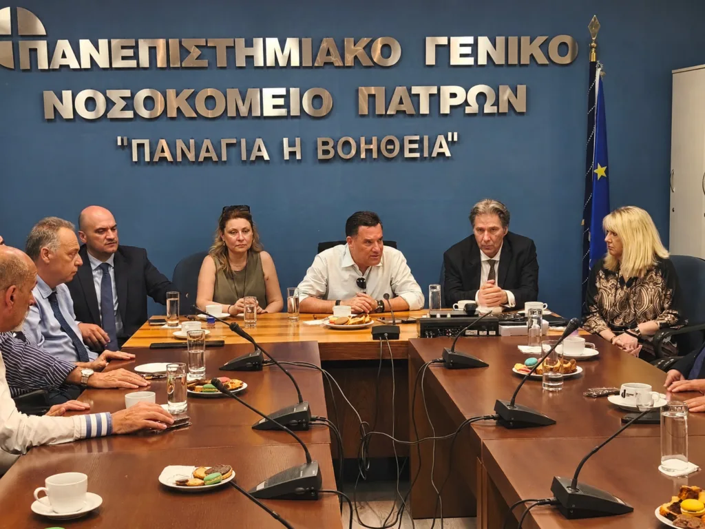 Περιοδεία Άδωνι στα Νοσοκομεία της Πάτρας: Πρόοδος στα κτίρια, ελλείψεις σε προσωπικό - «Θα κάνουμε το παν» για το Ακτινολογικό του Καραμανδανείου Άνδρας στην Πάτρα