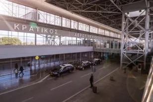 Φυλακή με αναστολή σε μεθυσμένο επιβάτη που προκάλεσε αναγκαστική προσγείωση στο «Μακεδονία»