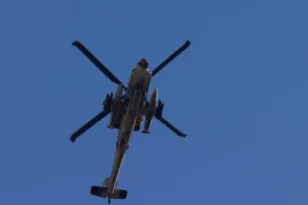 Πώς διασώθηκαν οι δύο χειριστές του αμερικανικού Apache που συνετρίβη κοντά στο Ομάν