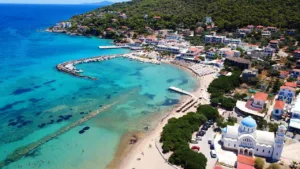Καλοκαίρι 2026: 5 ελληνικά νησιά «διαμάντια» που θα κάνεις φέτος φθηνές διακοπές χωρίς να «ματώσεις»