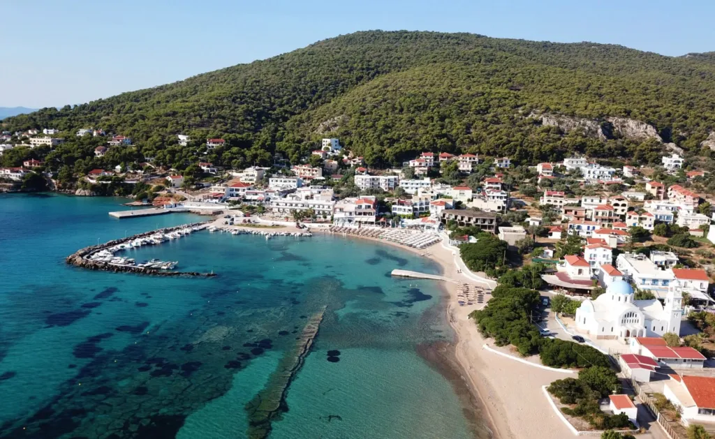 5+1 low-profile ελληνικά νησιά για φέτος, αν το budget σου δεν «αντέχει» τις Κυκλάδες