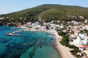Αγκίστρι: Το καταπράσινο νησί, τι να δείτε