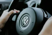 Volkswagen: Στο τραπέζι έως 100.000 περικοπές θέσεων εργασίας στη Γερμανία