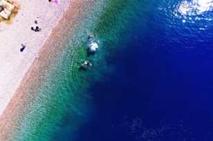 Πού να πας για μπάνιο στην Αιγιάλεια: Οι παραλίες που βάζεις πρώτες στη λίστα