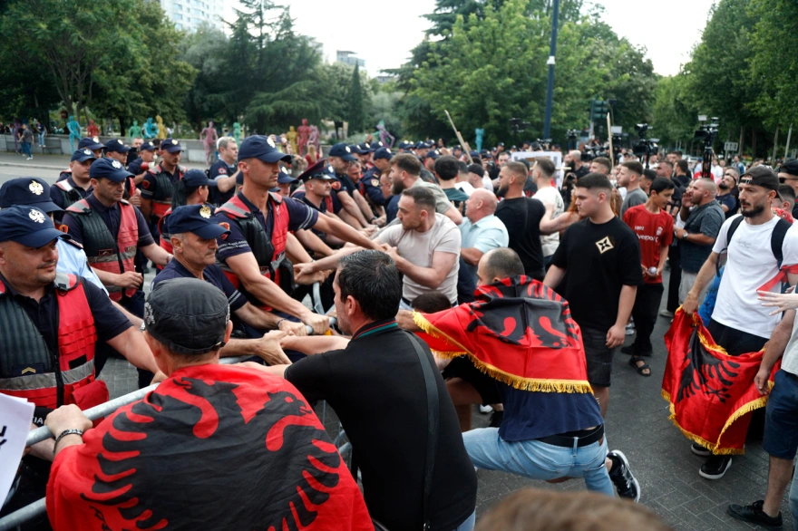 Τι προβλέπει το τουριστικό σχέδιο Κούσνερ στην Αλβανία και γιατί προκαλεί αντιδράσεις