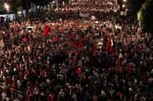 Διώξεις στην Αλβανία σε 27 διαδηλωτές για διατάραξη της δημόσιας τάξης