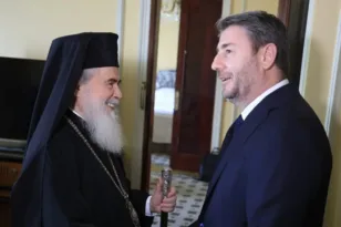 Ανδρουλάκης στον Πατριάρχη Ιεροσολύμων: Στο πλευρό σας για τα δικαιώματα του Πατριαρχείου