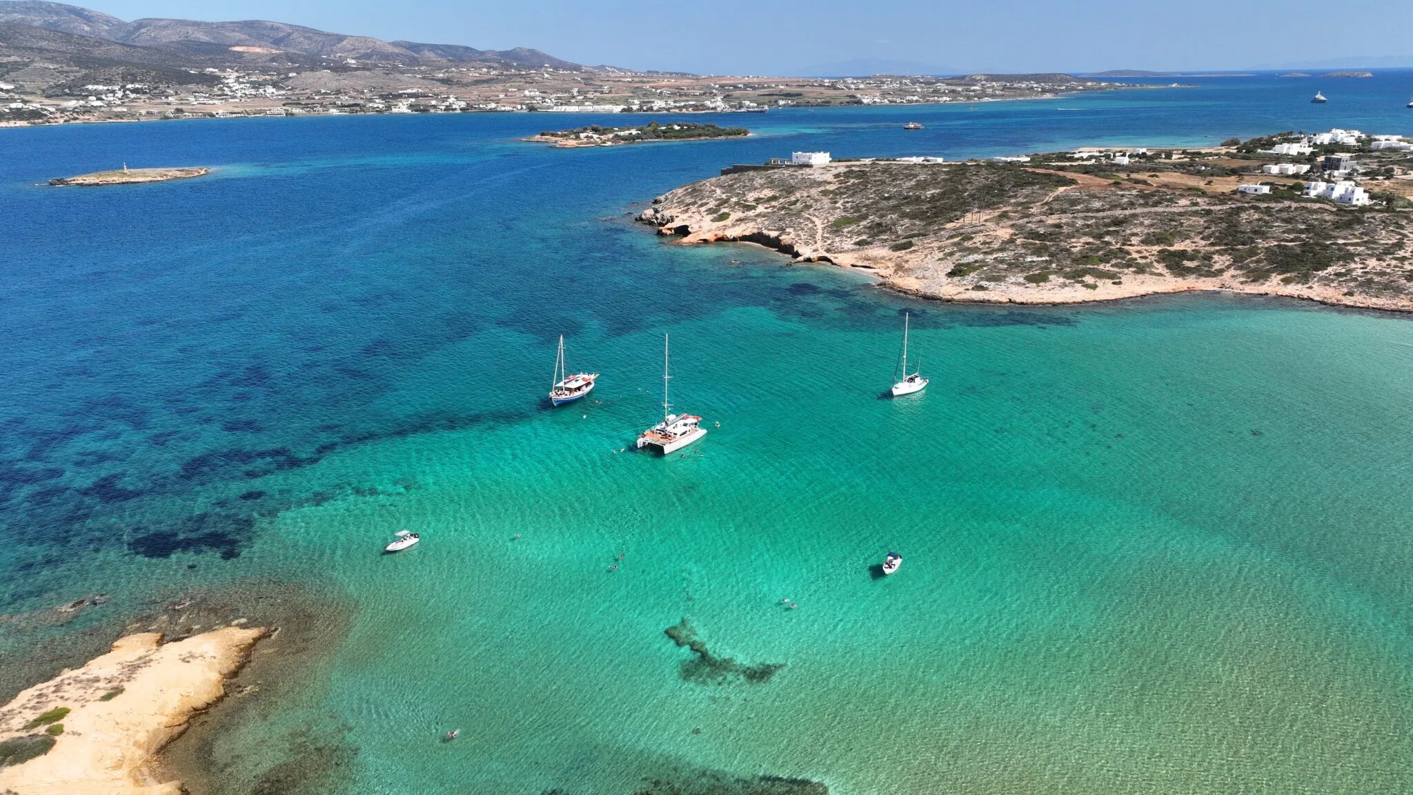 Διακοπές χωρίς αυτοκίνητο: 6 ελληνικοί προορισμοί που γυρίζεις με τα πόδια