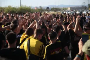 «Κιτρίνισε» το αεροδρόμιο «Μακεδονία» για την άφιξη Σπανούλη