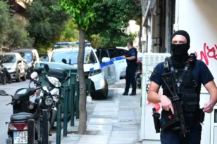 Καλλιθέα: Στον εισαγγελέα οι επτά συλληφθέντες για τη δολοφονία του 15χρονου - Τα σενάρια για το κίνητρο της άγριας συμπλοκής